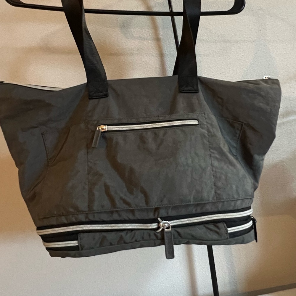 Biaggi Zipsak Boost! Handbag Expands to Travel Tote - Picture 2 of 9